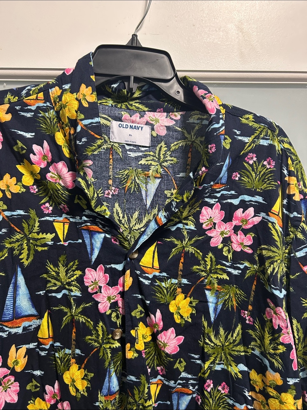 Old Navy Black Tropical Floral & Sailboat Button-Down Shirt